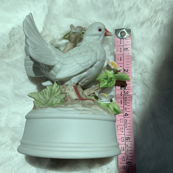 Unique hard to find Dove musical box with the song "Love Story", made in Japan - Picture 9 of 9